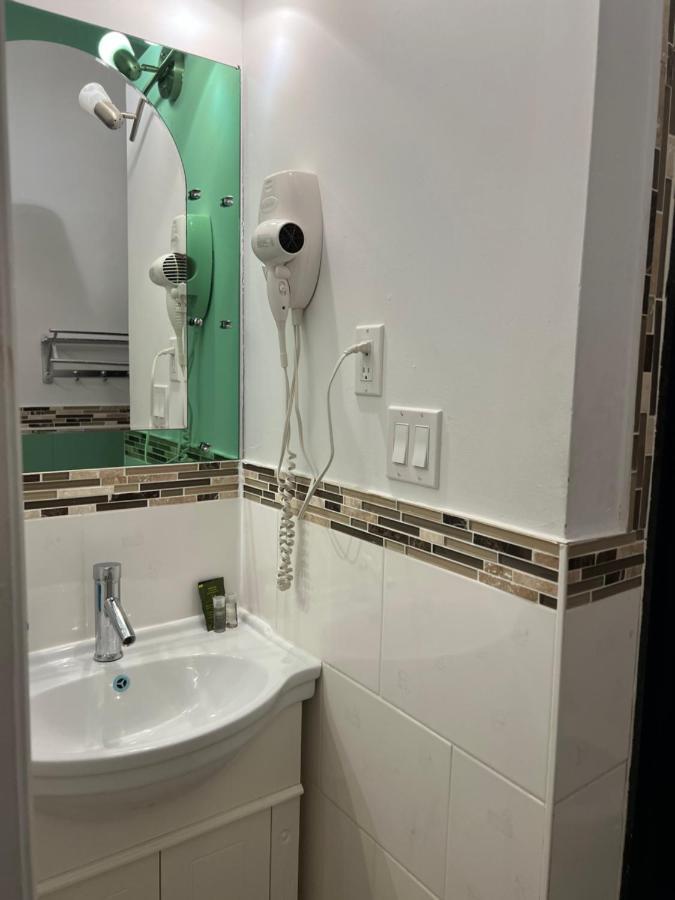 Adas Guesthouse Toronto Luaran gambar